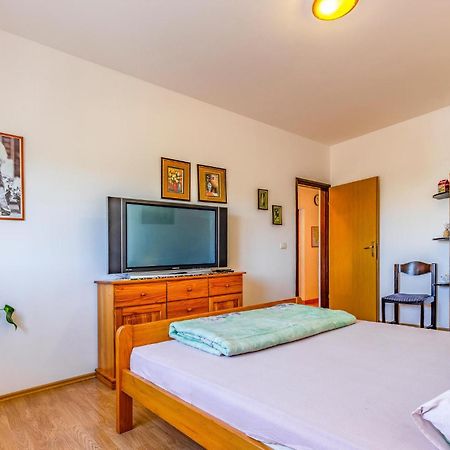 Gorgeous Apartment In Pula With Kitchen Exteriör bild